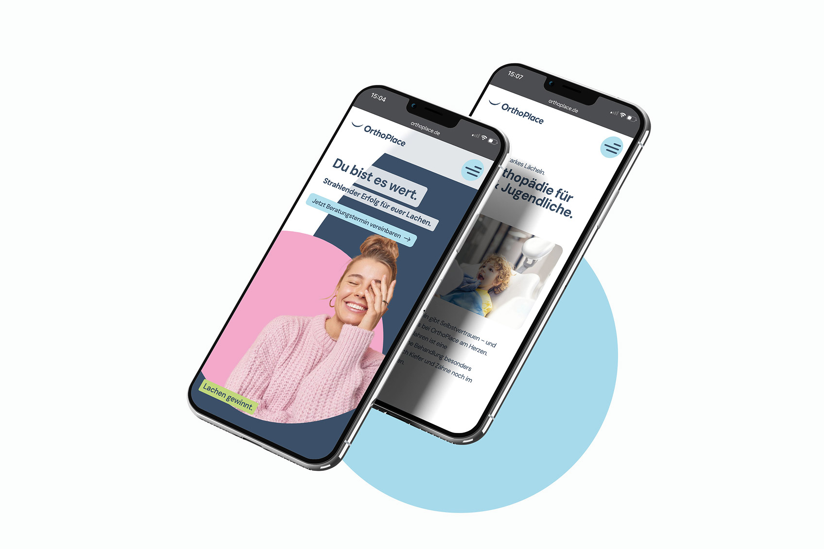Webseite von Orthoplace auf zwei Smartphones.